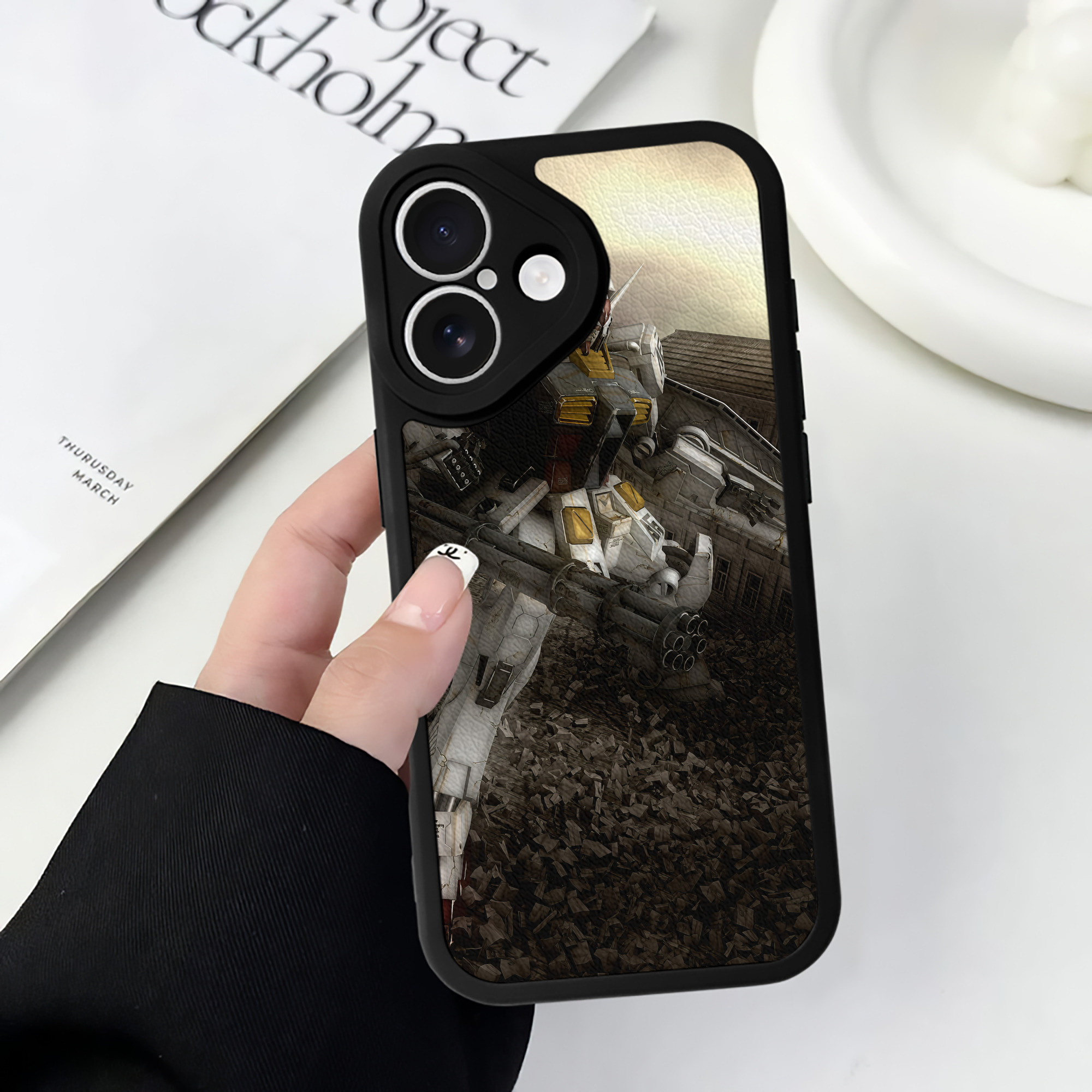 （画像用） 機動戦士ガンダム Mobile Suit Gundam 【iPhone 16シリーズ対応】シリコンスマホケース（レザー調） 材質：シリコン